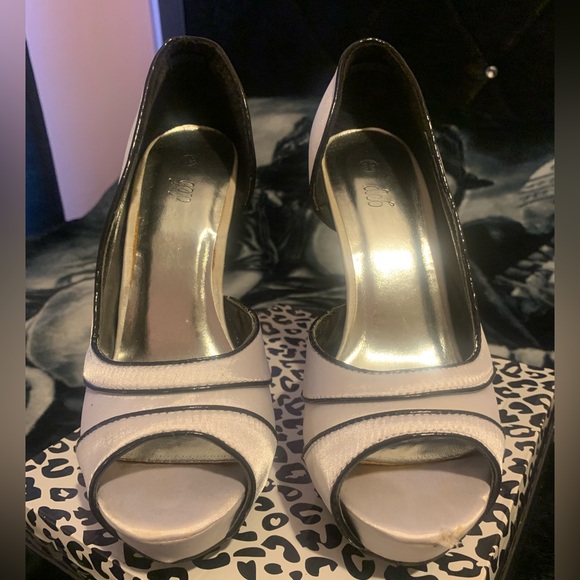 Been in mommas closet 4 over a decade time to let go n find new lovin - Picture 2 of 6